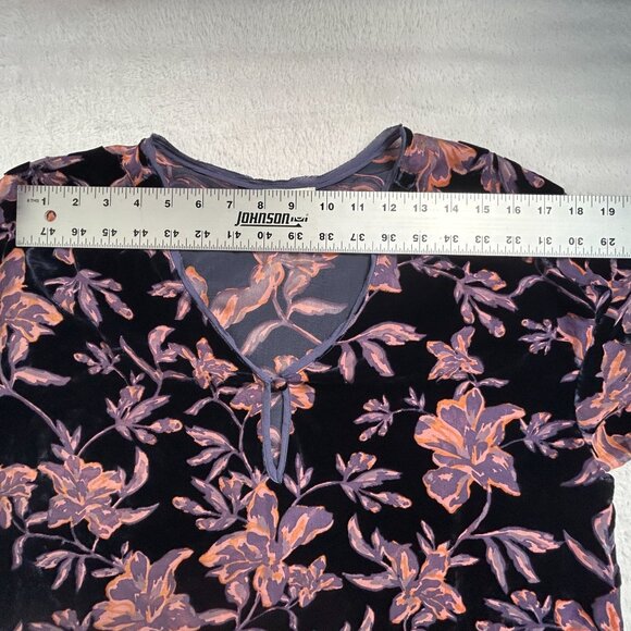 Sundance Women’s Floral Velvet Blouse Large Silk Blend Black Purple Keyhole Boho - Picture 5 of 8